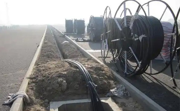 现代通信网络建设指南:西宁光缆施工全流程技术解析与质量控制 现代通信网络建设指南:西宁光缆施工全流程技术解析与质量控制